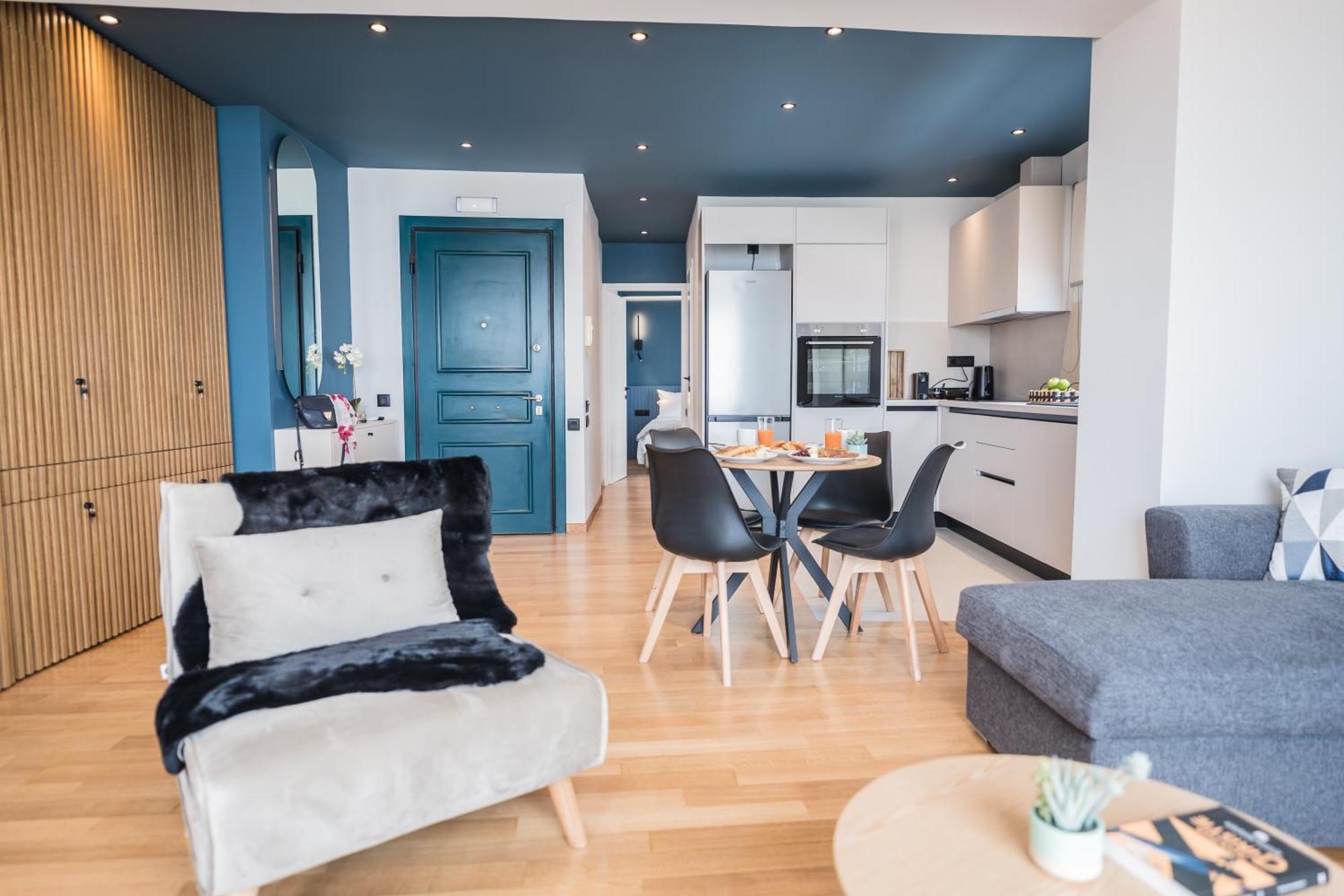 Blue Seaview Apartment *